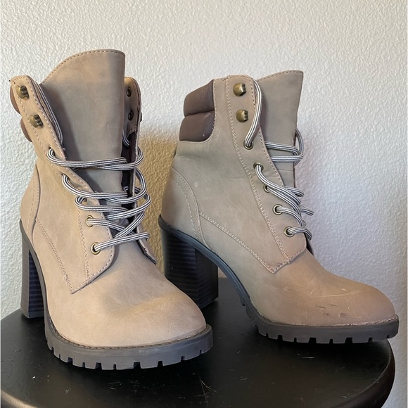 Parker and sky lace up boot heels - Picture 2 of 6